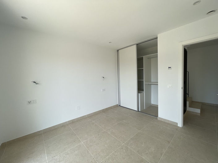 Image No.11-3 Bed Property for sale