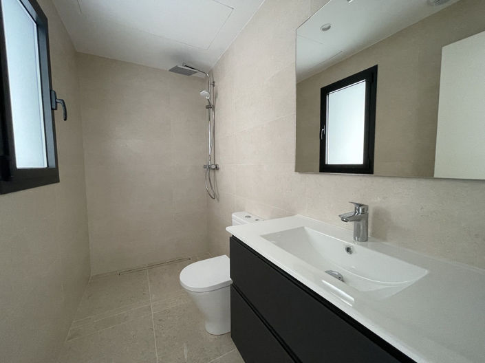 Image No.12-3 Bed Property for sale