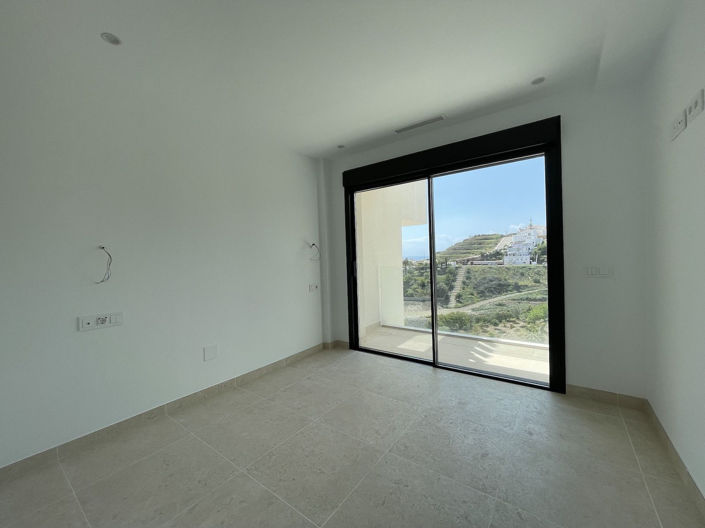 Image No.8-3 Bed Property for sale