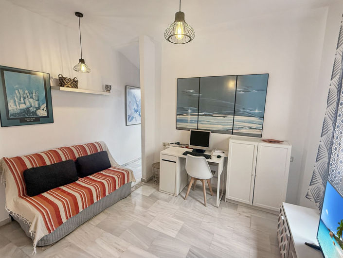 Image No.10-2 Bed Property for sale