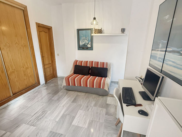 Image No.12-2 Bed Property for sale