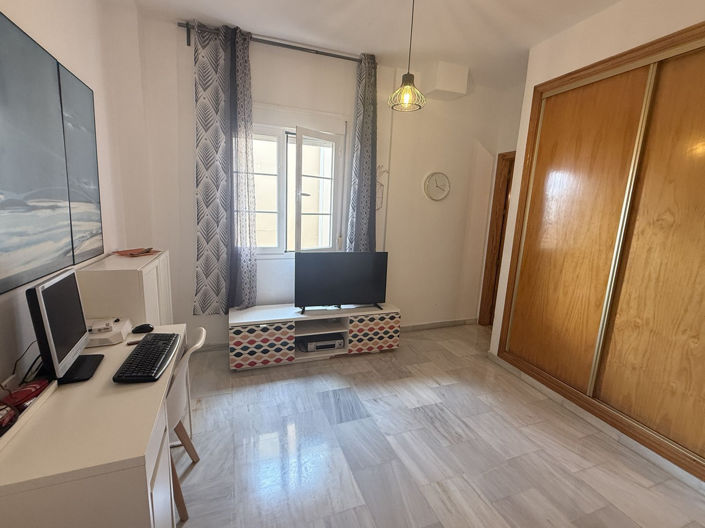 Image No.12-2 Bed Property for sale