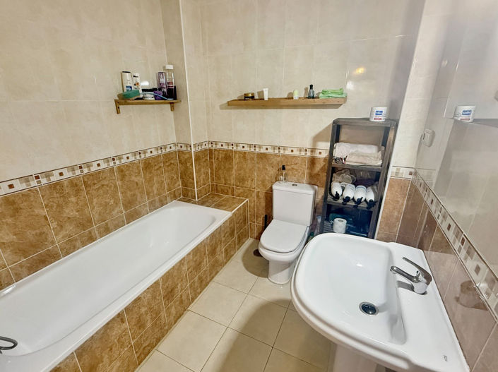 Image No.15-2 Bed Property for sale