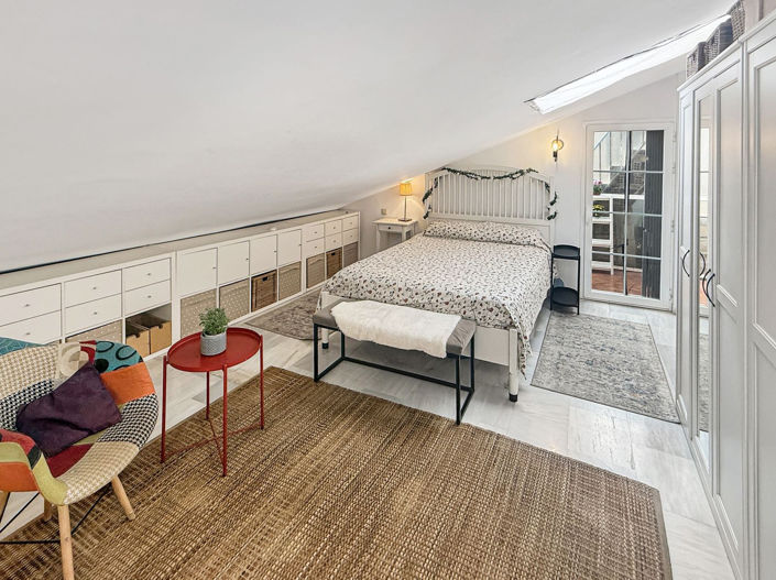 Image No.15-2 Bed Property for sale