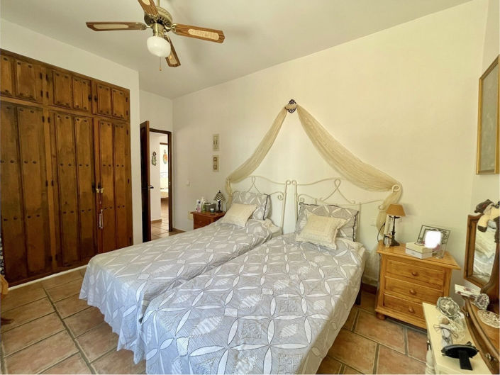 Image No.14-3 Bed Property for sale