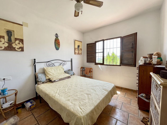 Image No.15-3 Bed Property for sale