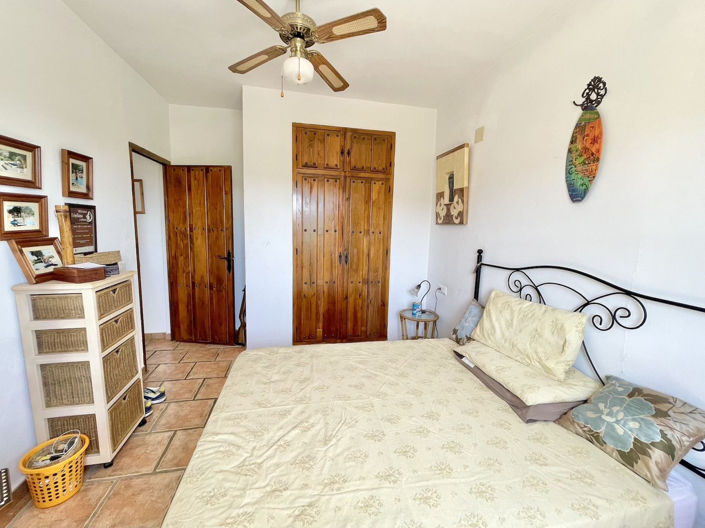 Image No.16-3 Bed Property for sale