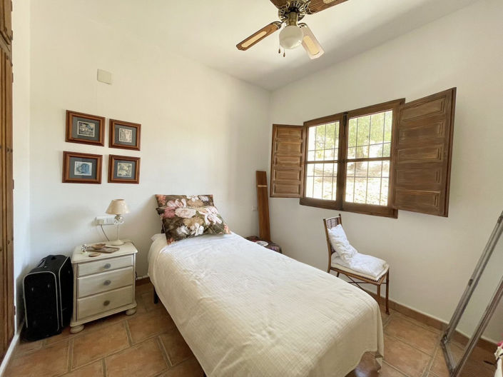 Image No.18-3 Bed Property for sale