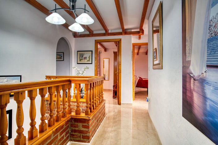 Image No.16-5 Bed Property for sale