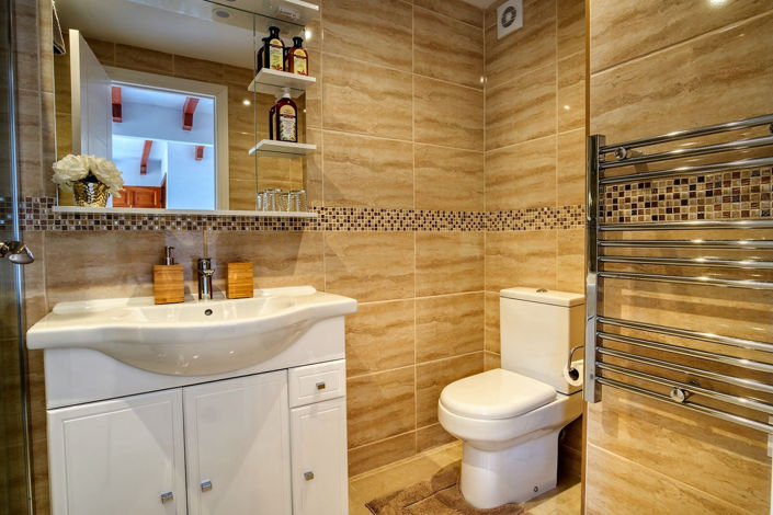 Image No.20-5 Bed Property for sale