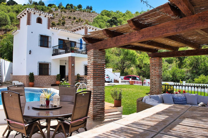 Image No.37-5 Bed Property for sale