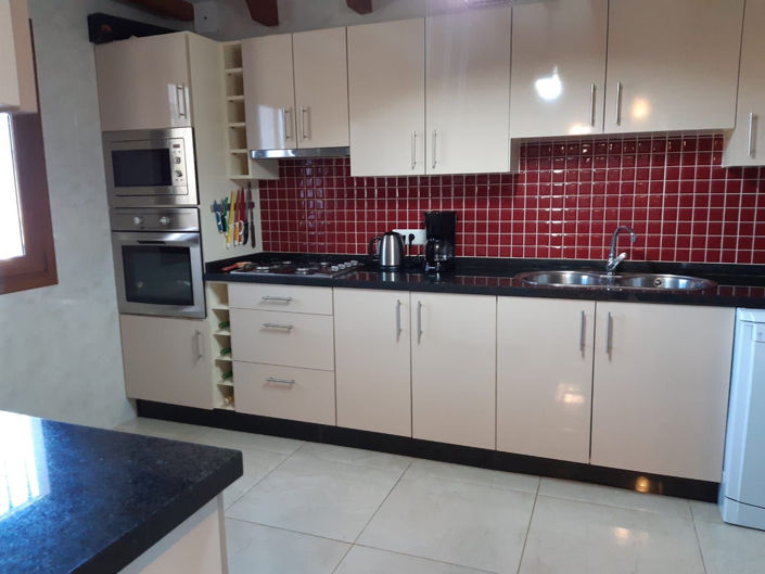 Image No.8-5 Bed Property for sale