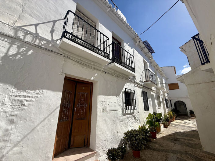 Image No.1-3 Bed Property for sale