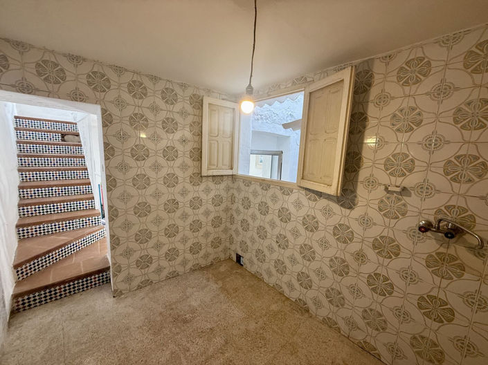 Image No.10-3 Bed Property for sale