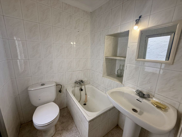 Image No.15-3 Bed Property for sale