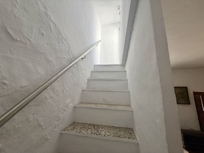 Image No.17-3 Bed Property for sale