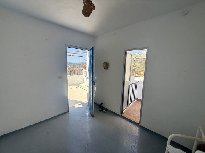 Image No.24-3 Bed Property for sale