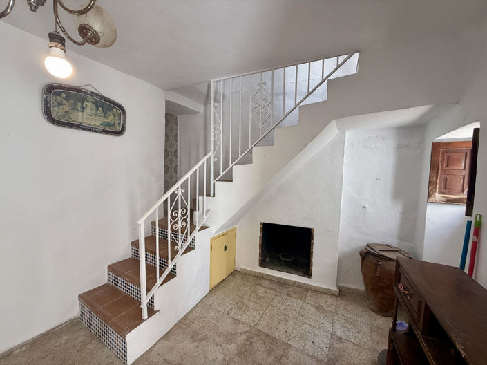 Image No.3-3 Bed Property for sale