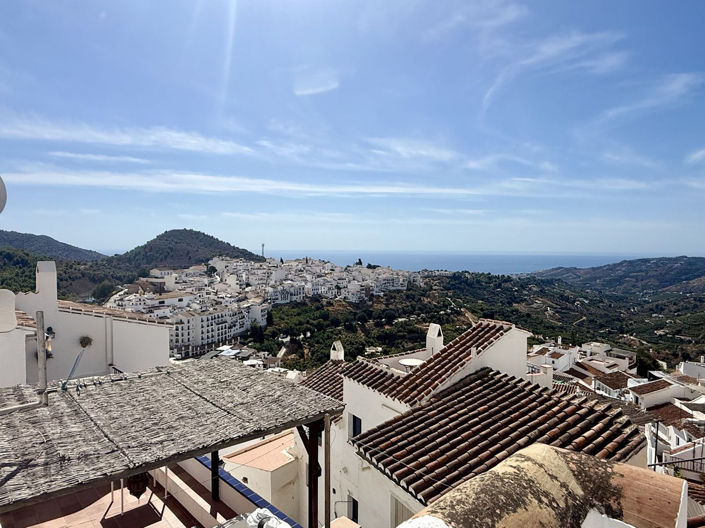 Image No.34-3 Bed Property for sale