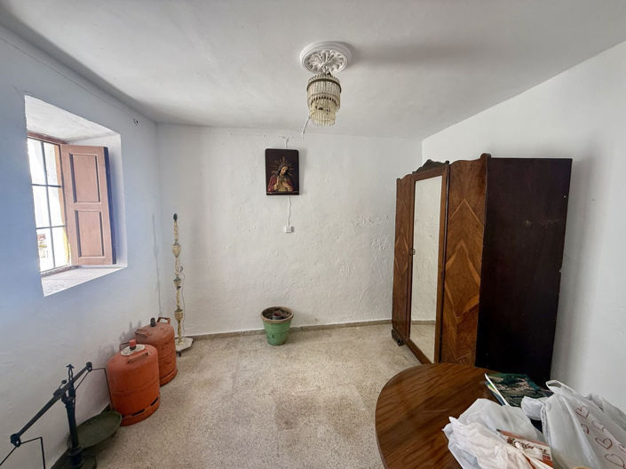 Image No.6-3 Bed Property for sale