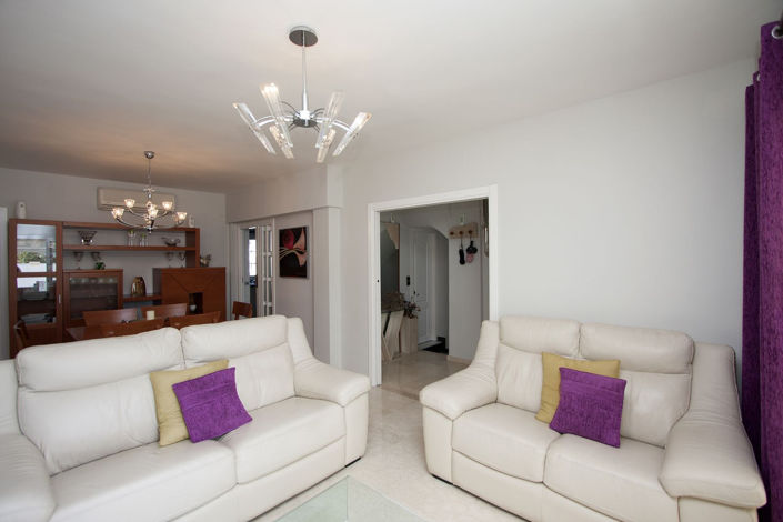 Image No.10-3 Bed Property for sale