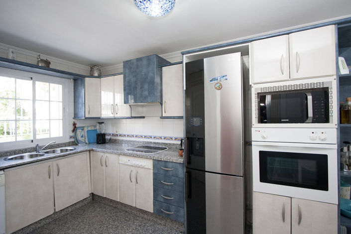 Image No.14-3 Bed Property for sale