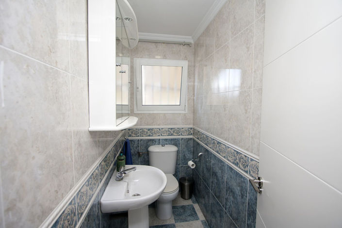 Image No.17-3 Bed Property for sale