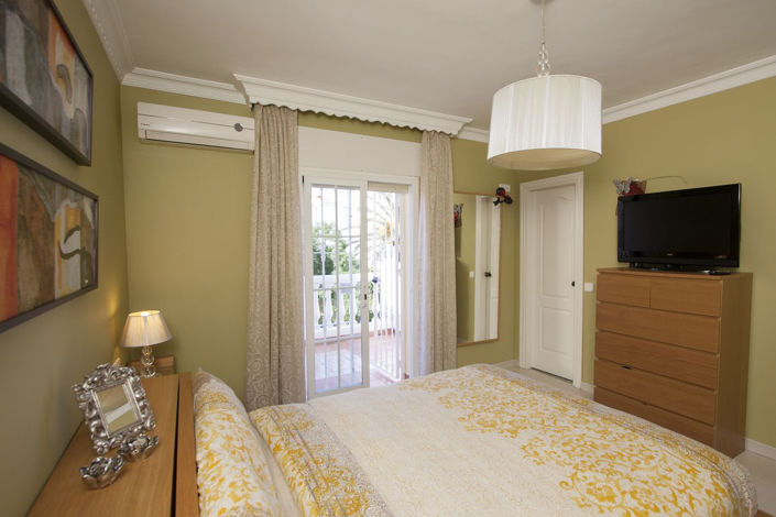 Image No.20-3 Bed Property for sale