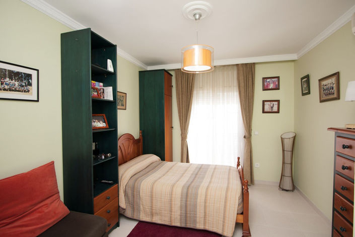 Image No.24-3 Bed Property for sale