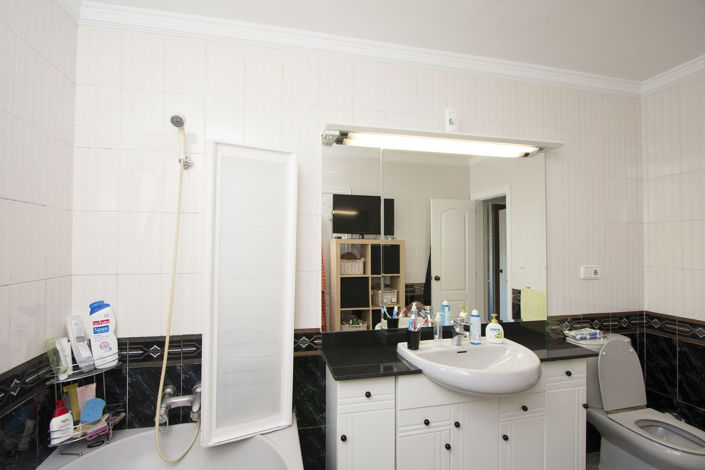 Image No.27-3 Bed Property for sale