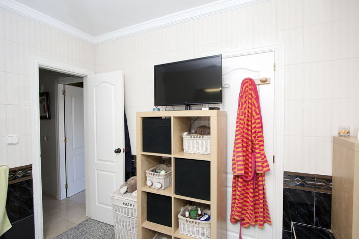 Image No.28-3 Bed Property for sale