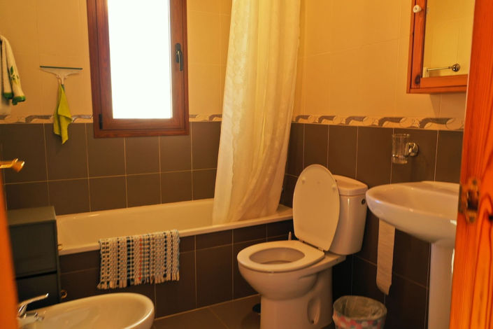Image No.20-3 Bed Property for sale