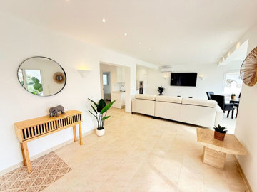 10-bb915d1cb19341576dcdc994b81ab9c5