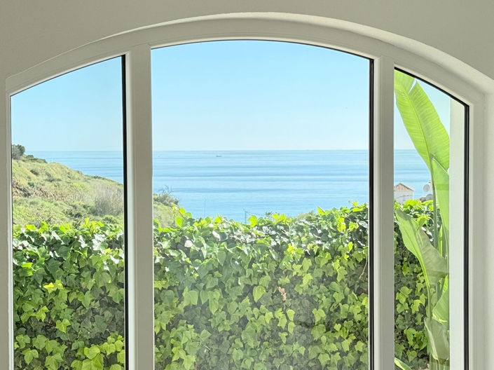 Image No.15-4 Bed Property for sale