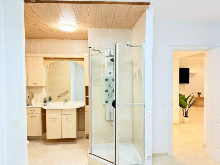 Image No.42-4 Bed Property for sale