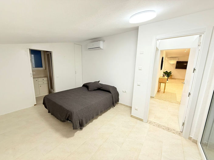 Image No.43-4 Bed Property for sale