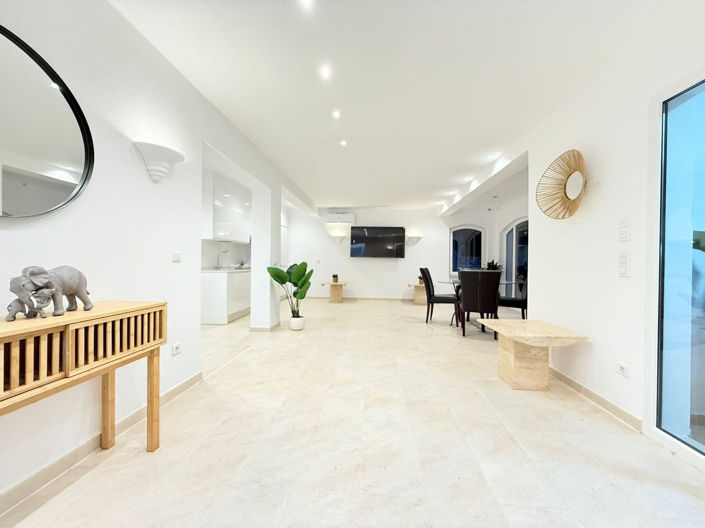 Image No.45-4 Bed Property for sale