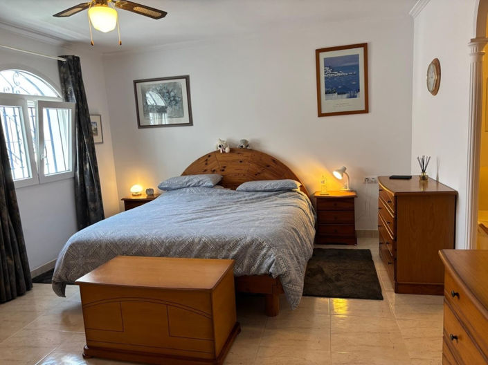 Image No.10-2 Bed Property for sale