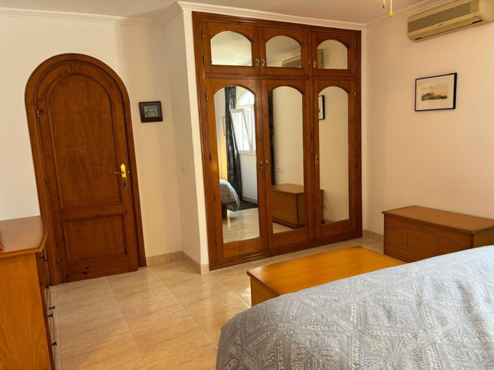 Image No.15-2 Bed Property for sale