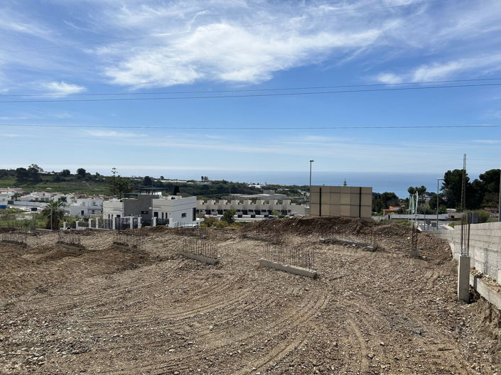 Image No.10-3 Bed Property for sale