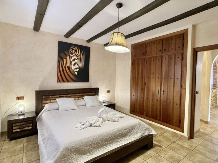 Image No.12-3 Bed Property for sale