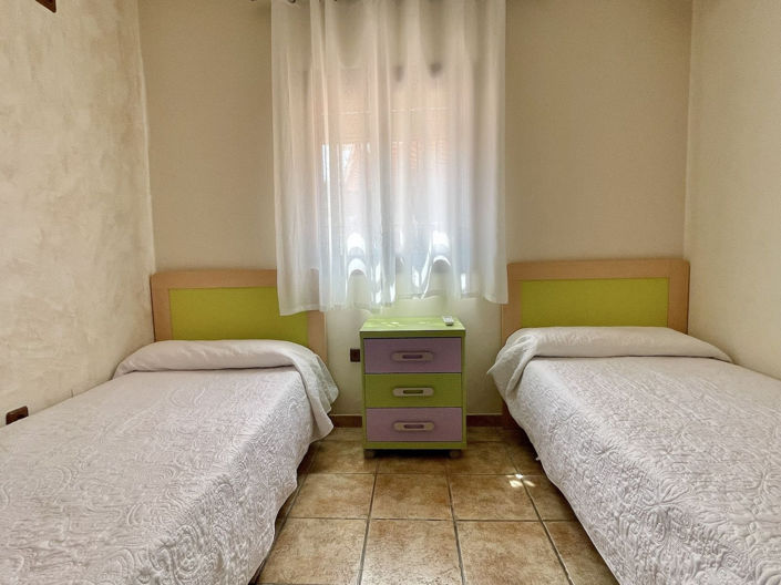 Image No.19-3 Bed Property for sale