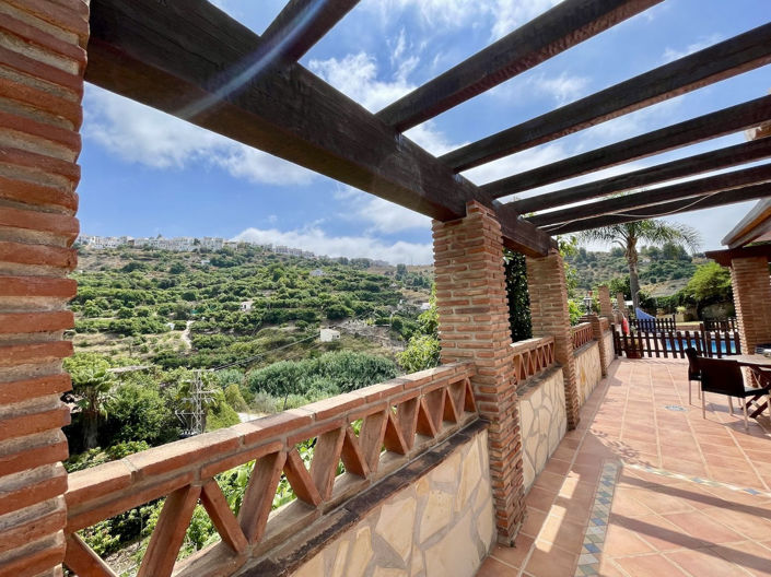 Image No.30-3 Bed Property for sale