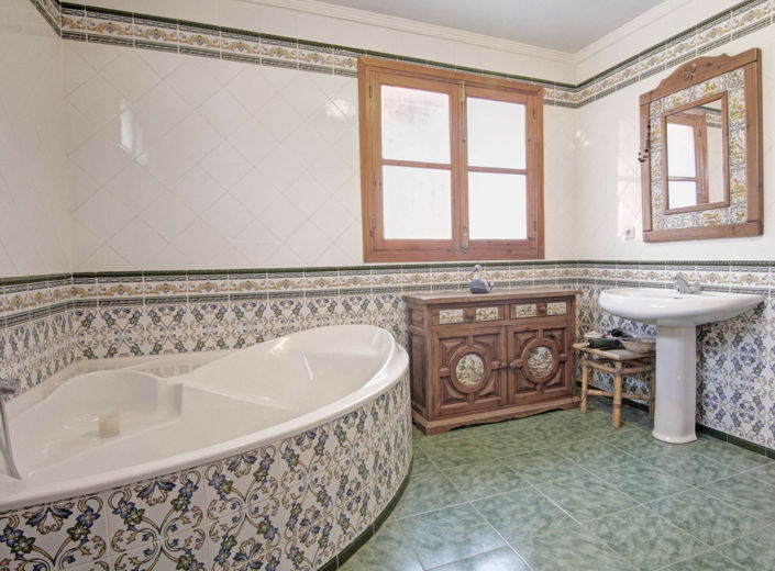 Image No.14-3 Bed Property for sale