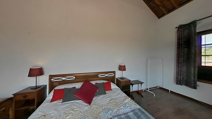 Image No.18-3 Bed Property for sale