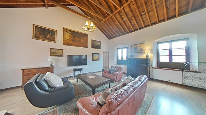 Image No.8-3 Bed Property for sale