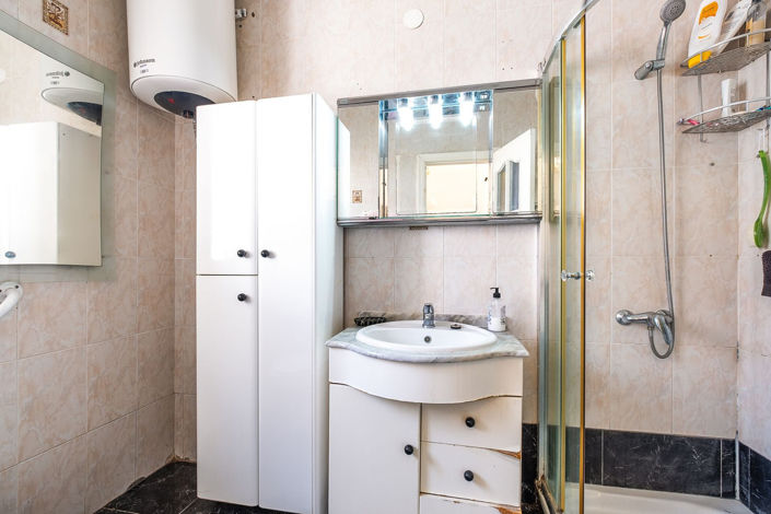 Image No.10-2 Bed Property for sale