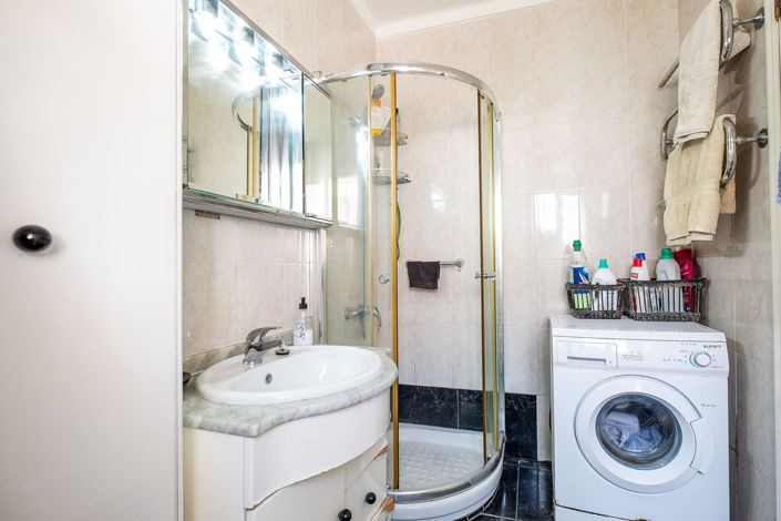 Image No.11-2 Bed Property for sale