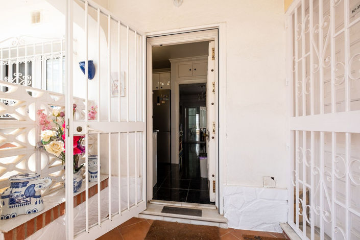 Image No.12-2 Bed Property for sale