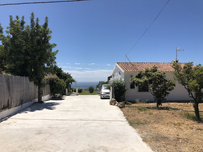 Image No.13-2 Bed Property for sale